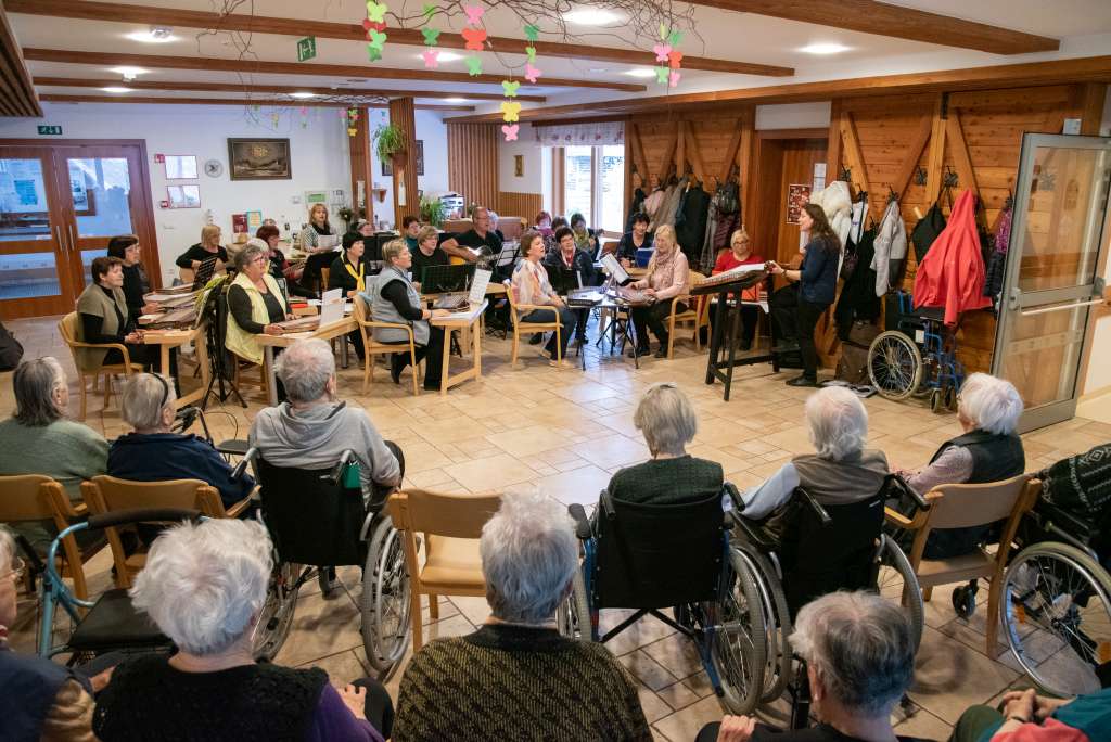 Obiski citrark in kitaristk v Srednji vasi v Bohinju